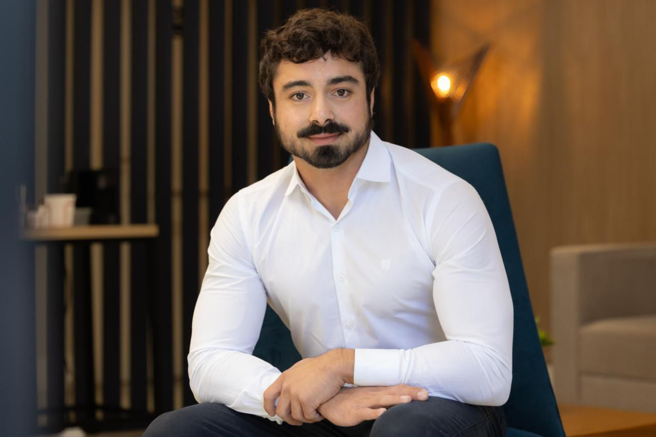 com Dr. Gabriel Maluli